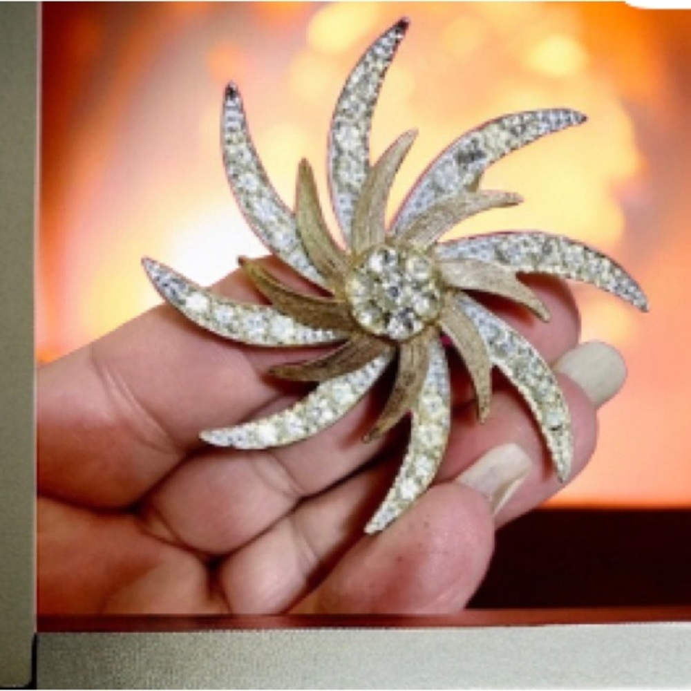 Vintage Sarah Cov. Sunburst evening comet rhinestone 1966 Brooch Pin